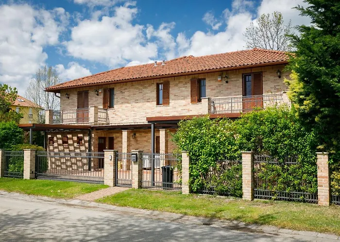 펜션 Toscana By Interhome 벌러토뇌쇠드